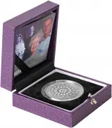 2007 Platinum Proof Diamond Wedding 5 pounds Crown Coin Single United Kingdom The Royal Mint in box side view