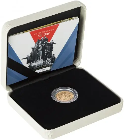 2020 75th Anniversary of VE Day Strike-on-the-Day Gold Sovereign side view