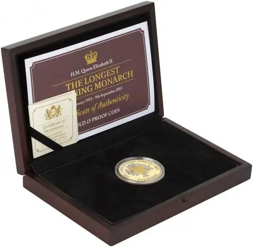2015 Gold Proof Longest Reigning Monarch Pound Sterling £5 Coin side view