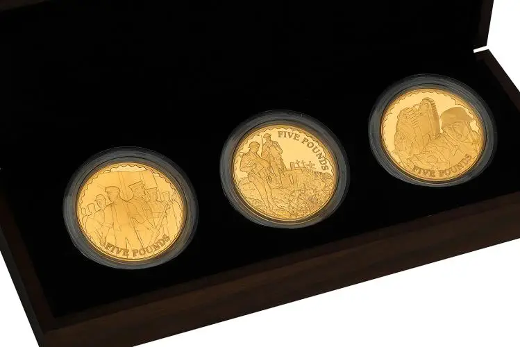 2008 Gold Proof Elizabeth II 90th Anniversary of WWI £5  Coin With Box Alderney The Royal Mint 3 Coins  reverse display