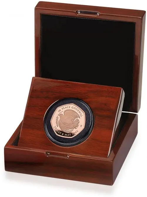 2025 '80th Anniversary of VE Day' Gold Proof 50p Coin - Strike on the Day display trm