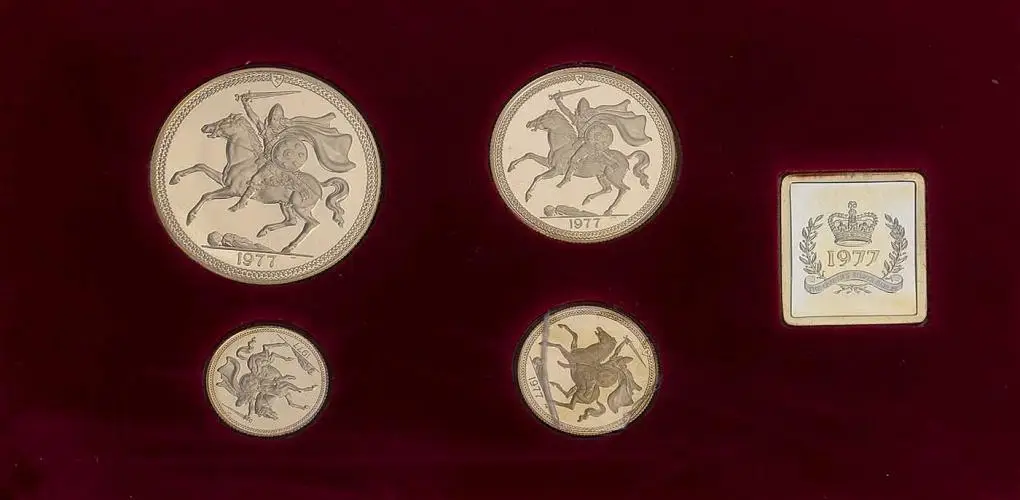 1977 Gold Proof Sovereign Elizabeth II Coin Set Isle of Man 4 Coins rev designs
