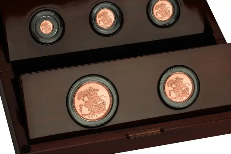2016 Gold Sovereign Queen Elizabeth II 90th Birthday Portrait 5 Coin Set - Pre-Owned display close up
